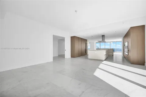 18501 Collins Ave, Sunny Isles Beach FL 33160