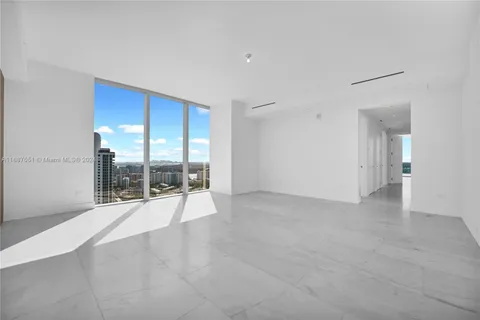 18501 Collins Ave, Sunny Isles Beach FL 33160