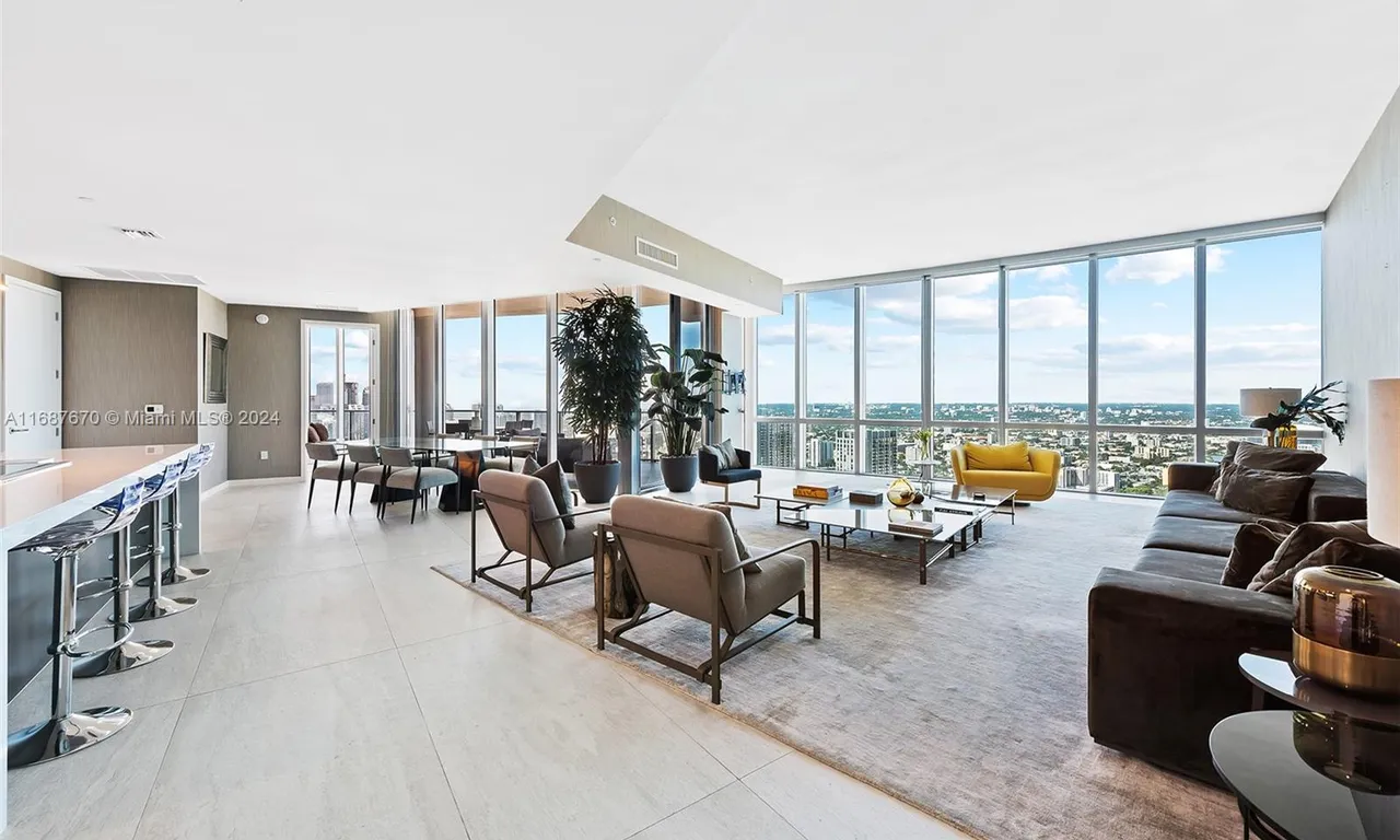 851 NE 1st Ave # 5112, Miami FL 33132