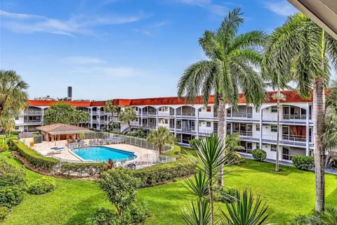 541 Blue Heron Dr # 307, Hallandale Beach FL 33009