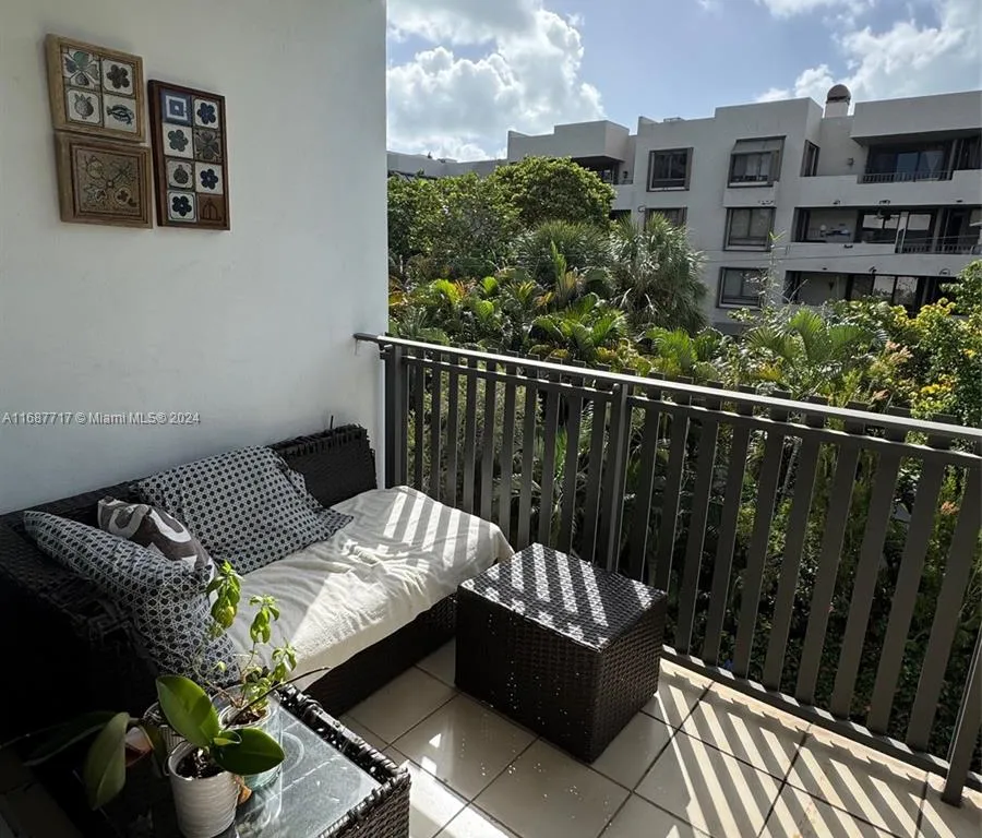 100 Ocean Lane Dr # 406, Key Biscayne FL 33149