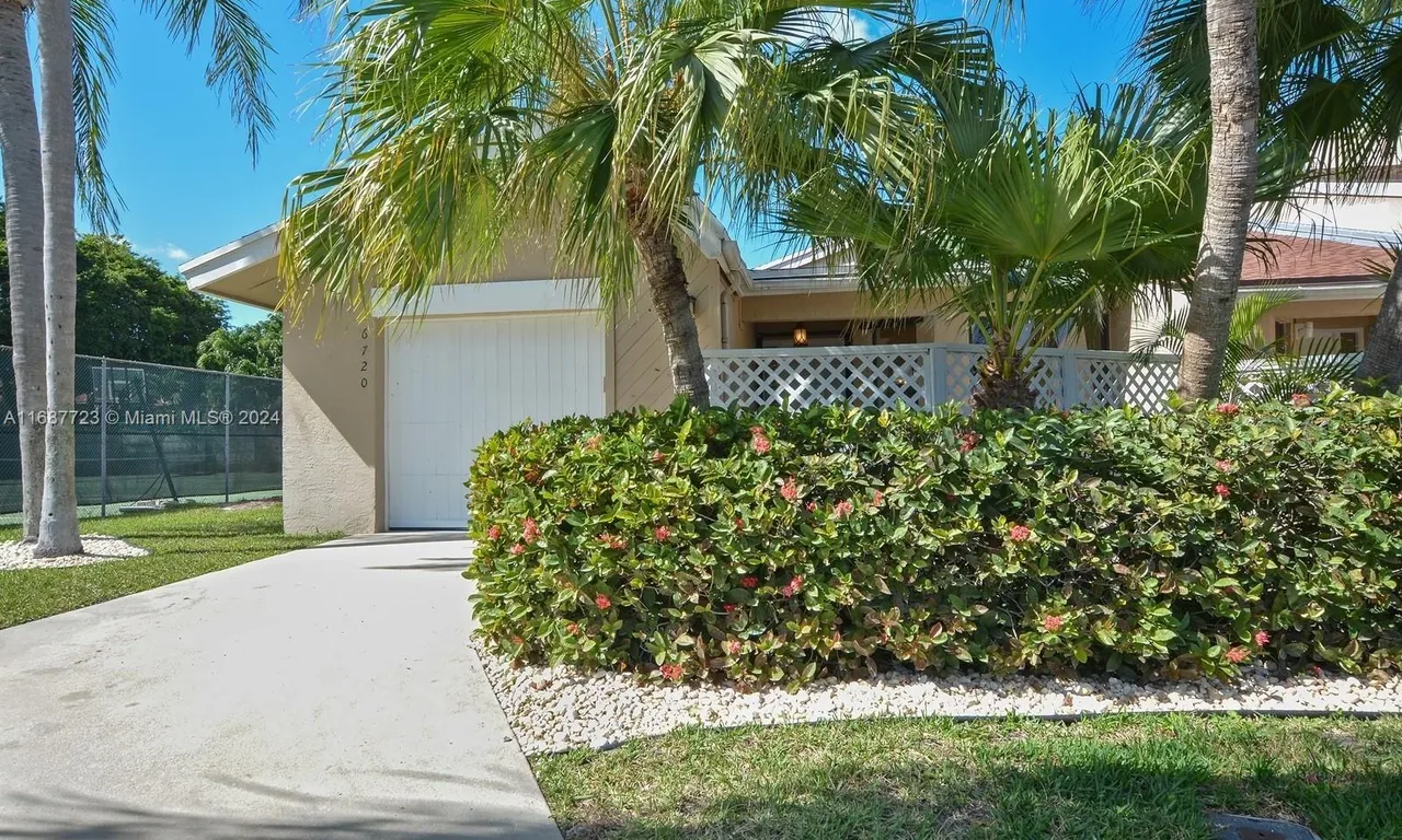 6720 Canary Palm Cir, Boca Raton FL 33433