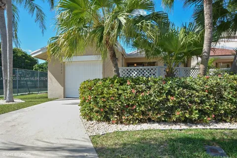 6720 Canary Palm Cir, Boca Raton FL 33433