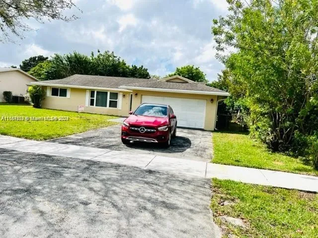 233 NW 42nd Ter, Plantation FL 33317