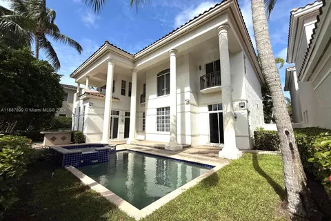 996 Sanibel Dr, Hollywood FL 33019
