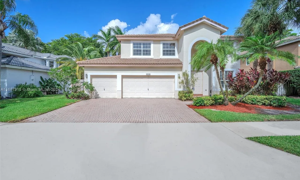 16405 Diamond Head Dr, Weston FL 33331