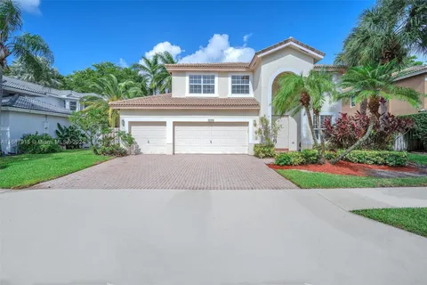 16405 Diamond Head Dr, Weston FL 33331