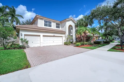 16405 Diamond Head Dr, Weston FL 33331