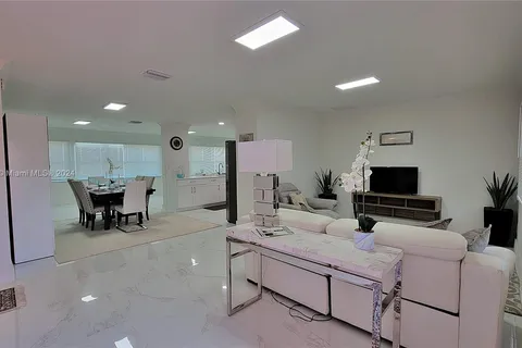 215 SE 3rd Ave # 502C, Hallandale Beach FL 33009