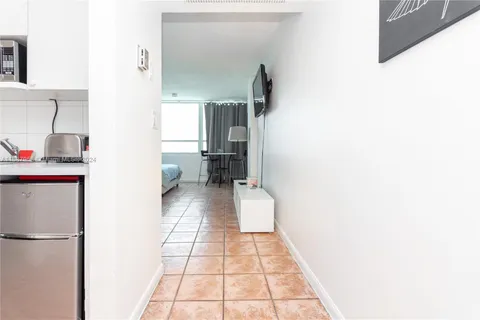 5445 Collins Ave # 1701, Miami Beach FL 33140