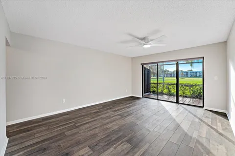 294 Fairway Cir # 74, Weston FL 33326