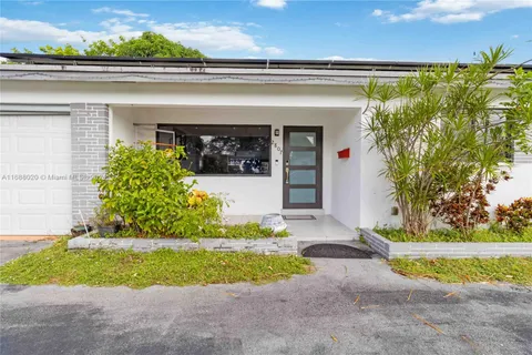 2807 Wiley St, Hollywood FL 33020