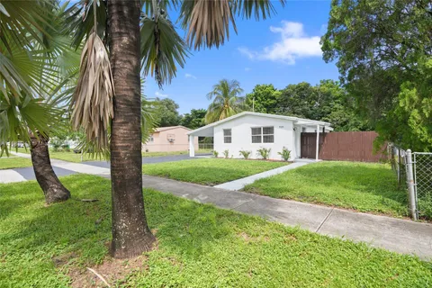 920 NW 34th Way, Lauderhill FL 33311