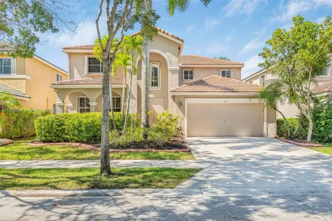 831 Sunflower Cir, Weston FL 33327