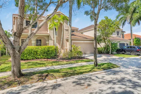 831 Sunflower Cir, Weston FL 33327