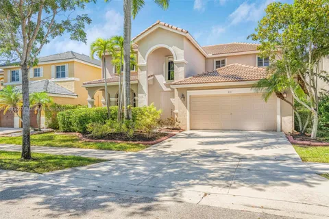 831 Sunflower Cir, Weston FL 33327