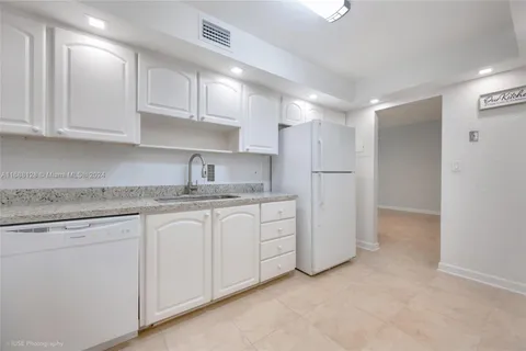 4001 S Ocean Dr # 8D, Hollywood FL 33019