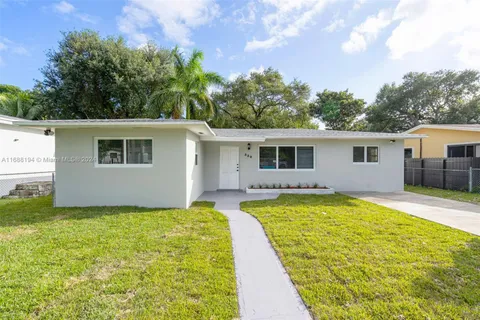 330 NE 164th St, Miami FL 33162