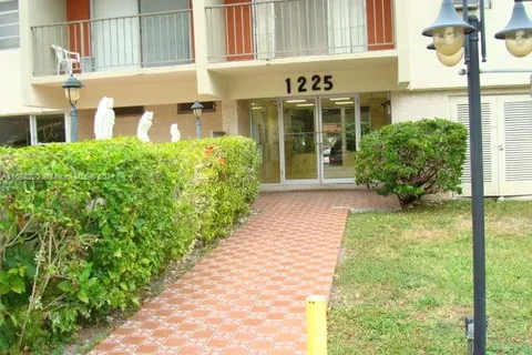 1225 NE 124th St # 26B, North Miami FL 33161