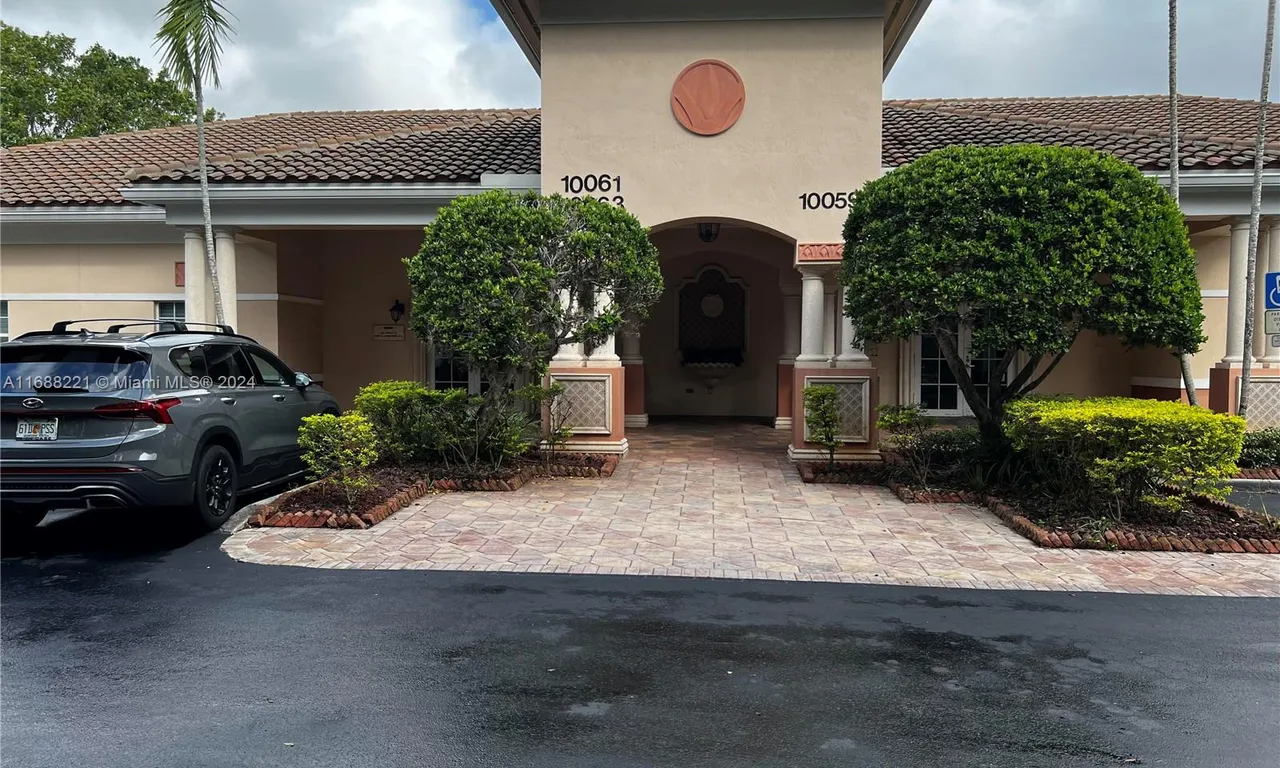 10061 NW 1st Ct, Plantation FL 33324