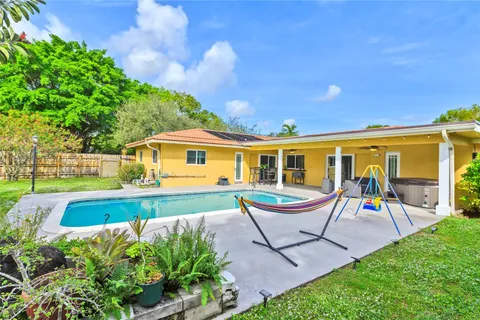 8540 NW 29th Dr, Coral Springs FL 33065