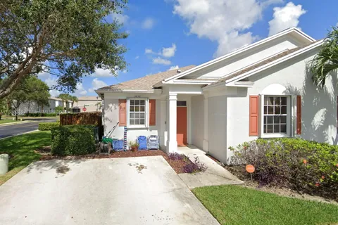 5812 Kelsey Ln, Tamarac FL 33321