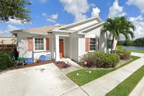 5812 Kelsey Ln, Tamarac FL 33321