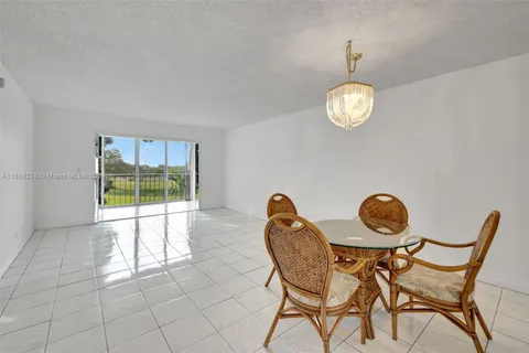 7817 Golf Cir Dr # 304, Margate FL 33063