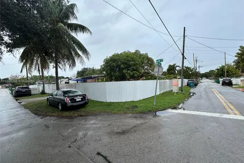 9200 NW 32nd Ct, Miami FL 33147