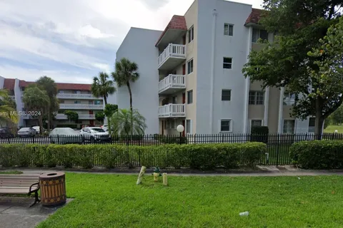 3571 Inverrary Dr # 401, Lauderhill FL 33319