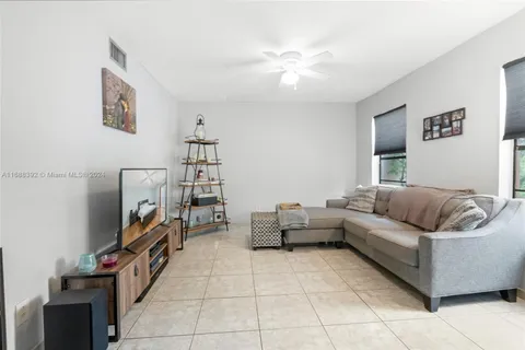 3 Laredo Pl # 10, Davie FL 33324