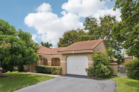 1350 Seagrape Cir, Weston FL 33326