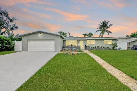 2241 NW 87th Ter, Pembroke Pines FL 33024