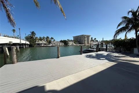 8435 Crespi Blvd # 3, Miami Beach FL 33141