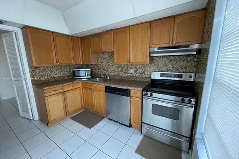 4174 Inverrary Drive # 915, Lauderhill FL 33319