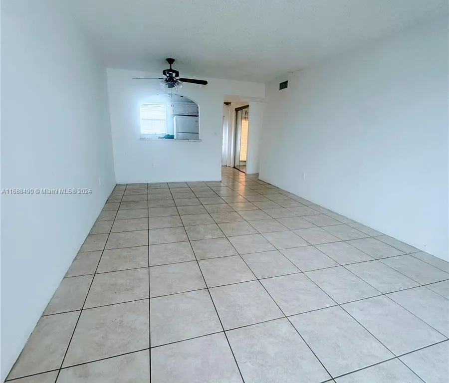 8220 Sunrise Lakes Blvd # 307, Sunrise FL 33322