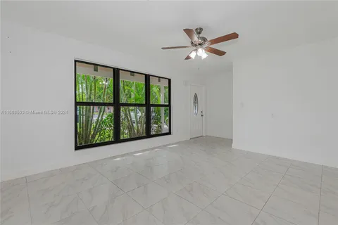 421 NE 44th St, Deerfield Beach FL 33064