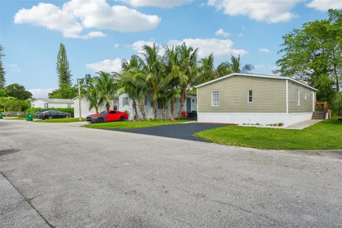 13421 SW 4th street, Davie FL 33325