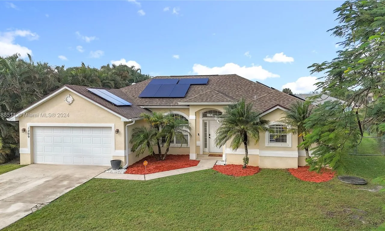 1209 SW Glastonberry Ave, Port St. Lucie FL 34953