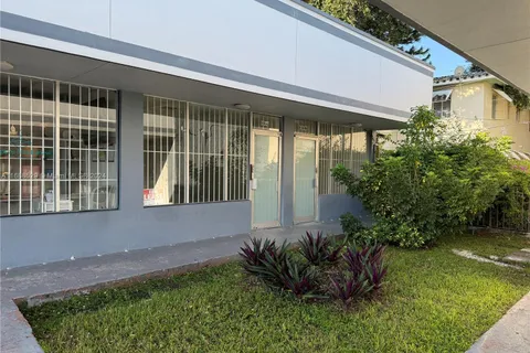 5560 SW 8th St, Coral Gables FL 33134