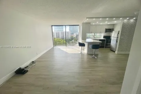 17021 N Bay Rd # 818, Sunny Isles Beach FL 33160