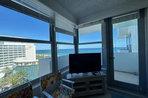 2899 Collins Ave # 1223, Miami Beach FL 33140