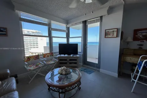 2899 Collins Ave # 1223, Miami Beach FL 33140