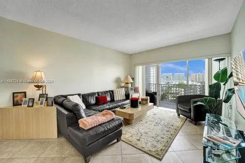 500 Bayview Dr # 931, Sunny Isles Beach FL 33160