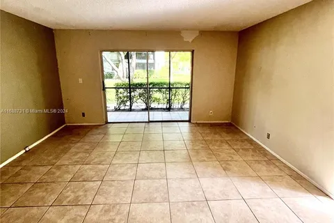 2753 S Oakland Forest Dr # 104, Oakland Park FL 33309