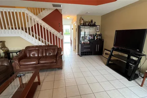 10589 SW 6th St # 1106, Pembroke Pines FL 33025