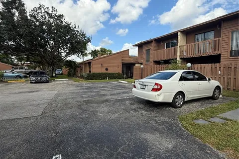 6194 Laurel Ln, Tamarac FL 33319