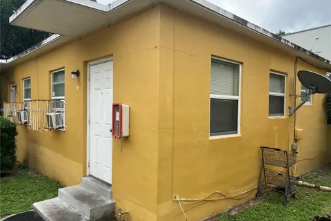 640 NW 10th Ter, Fort Lauderdale FL 33311