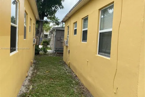 640 NW 10th Ter, Fort Lauderdale FL 33311