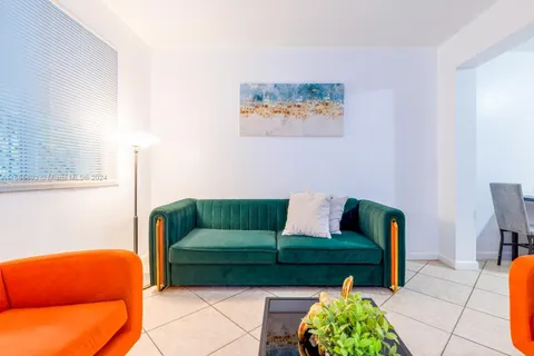 828 SW 2nd St # 1, Miami FL 33130